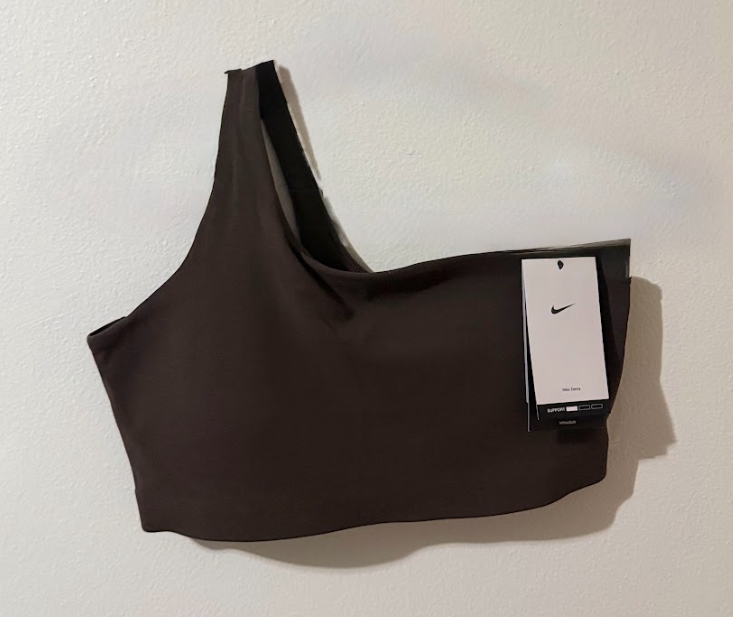 Top Deportivo Nike Zenvy – Diseño de un Solo Hombro