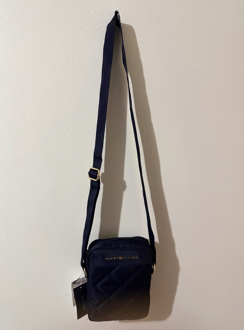 Bolso Tommy Hilfiger Crossbody – Navy Quilted Edition