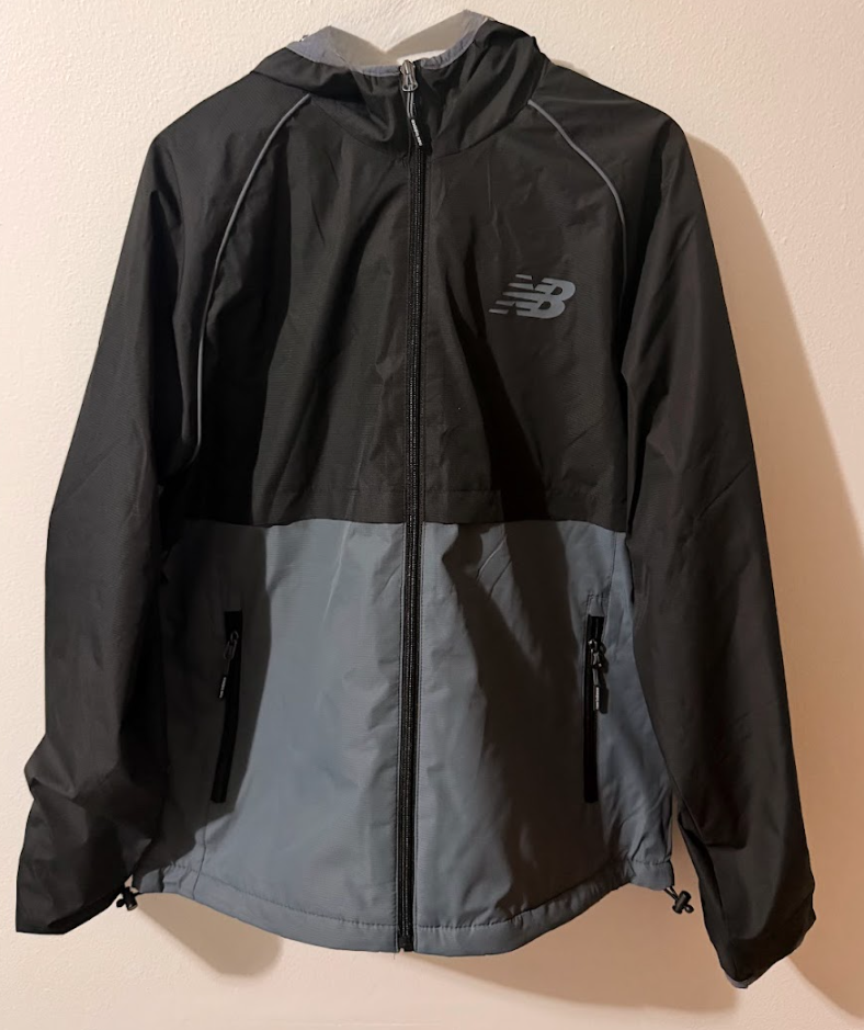 Chaqueta New Balance Performance – Stealth Grey & Black Windbreaker