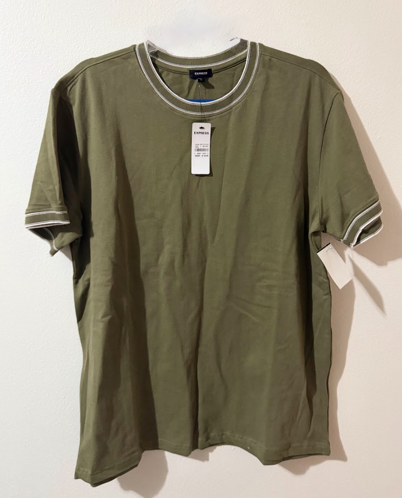 Camiseta Express Core – Olive Green con Detalles en Contraste