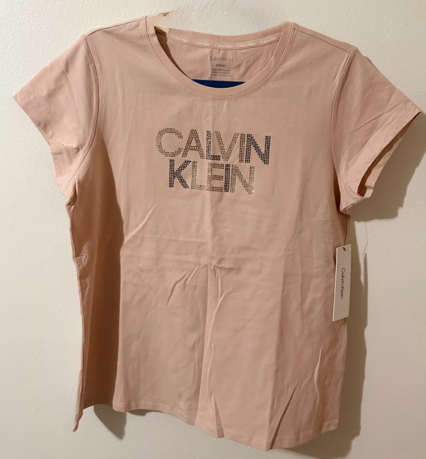 Camiseta Calvin Klein Logo – Rose Quartz Studded Edition