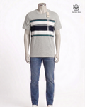 Camiseta gris con rayas pecho