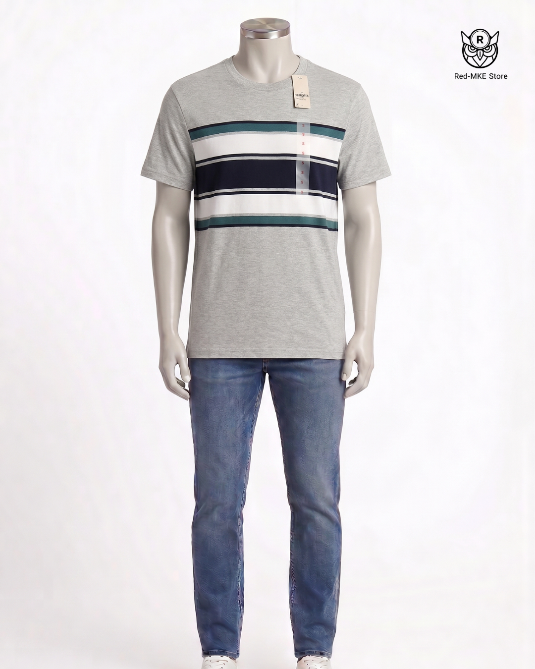 Camiseta gris con rayas pecho