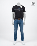 Camiseta negra Logo celeste y blanco