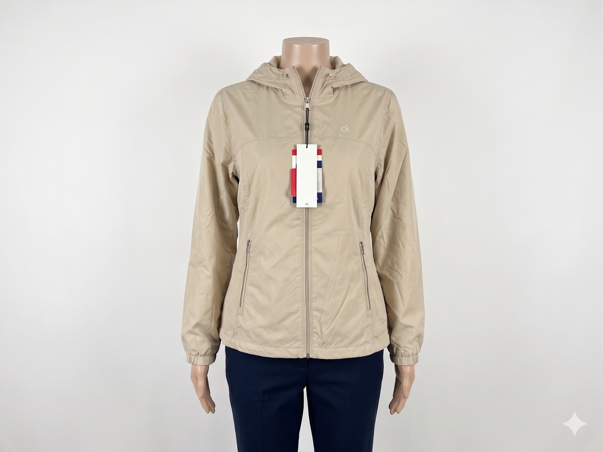 Chamarra Rompevientos Calvin Klein Lightweight Windbreaker – Funcionalidad Urbana & Estilo Minimalista