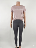 Playera Calvin Klein Classic Logo – Minimalismo y Confort Esencial